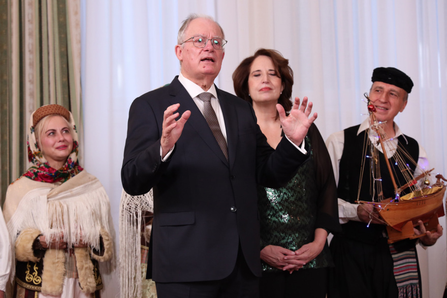 Τα πρωτοχρονιάτικα κάλαντα στον Τασούλα από Ένοπλες Δυνάμεις και πολιτιστικούς συλλόγους, δείτε βίντεο
