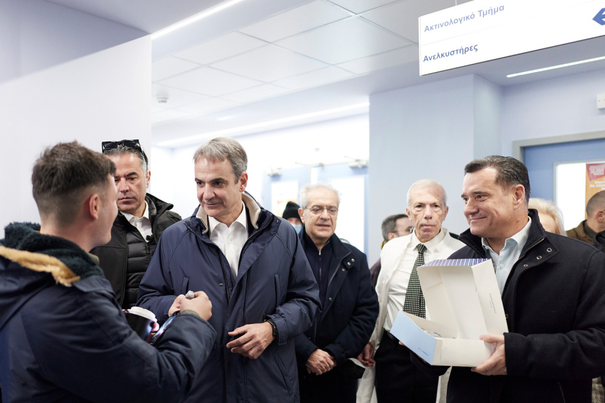 Επίσκεψη Μητσοτάκη στο νοσοκομείο Γεννηματάς: Ενημερώθηκε για τα επείγοντα και τα έργα αναβάθμισης, δείτε βίντεο και φωτογραφίες