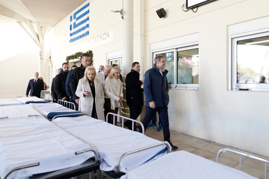 Επίσκεψη Μητσοτάκη στο νοσοκομείο Γεννηματάς: Ενημερώθηκε για τα επείγοντα και τα έργα αναβάθμισης, δείτε βίντεο και φωτογραφίες