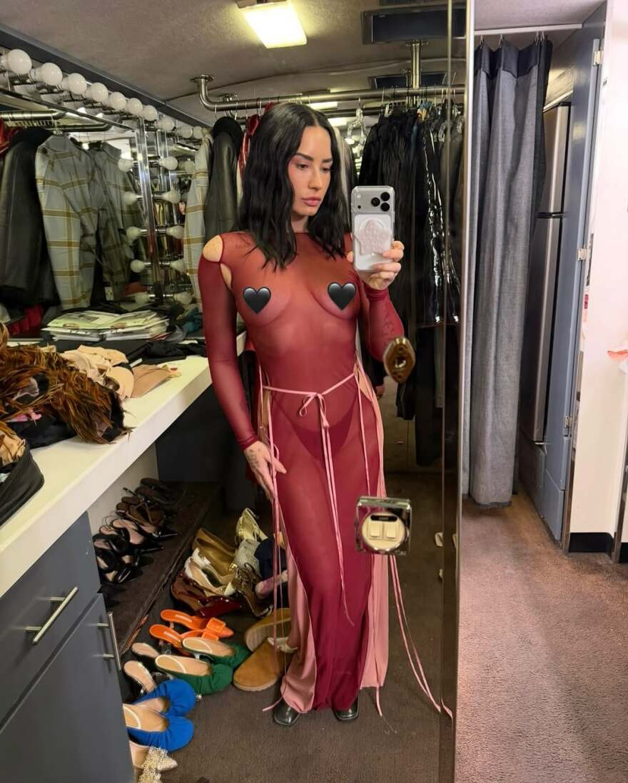 Η Ντέμι Λοβάτο δημοσίευσε τόπλες φωτογραφία της στο Instagram
