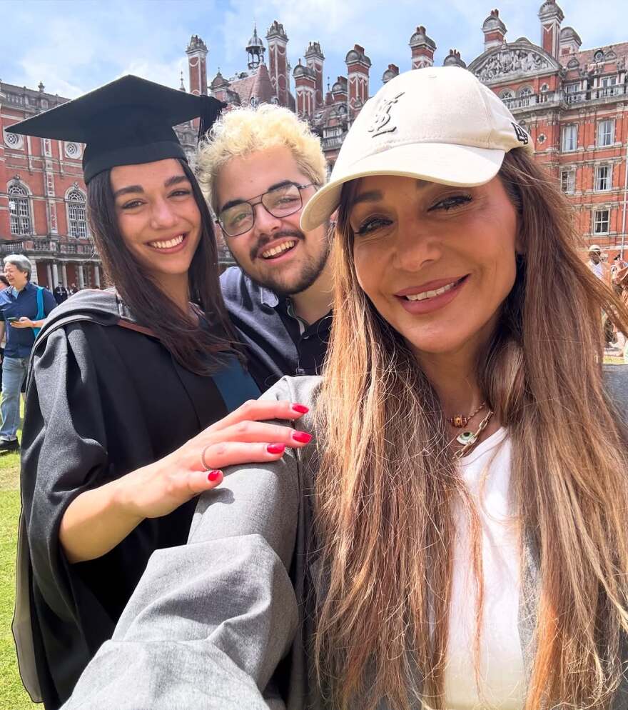 Η Δέσποινα Βανδή ανέβασε φωτογραφία μαζί με τα παιδιά της, Μελίνα και Γιώργο Νικολαΐδη