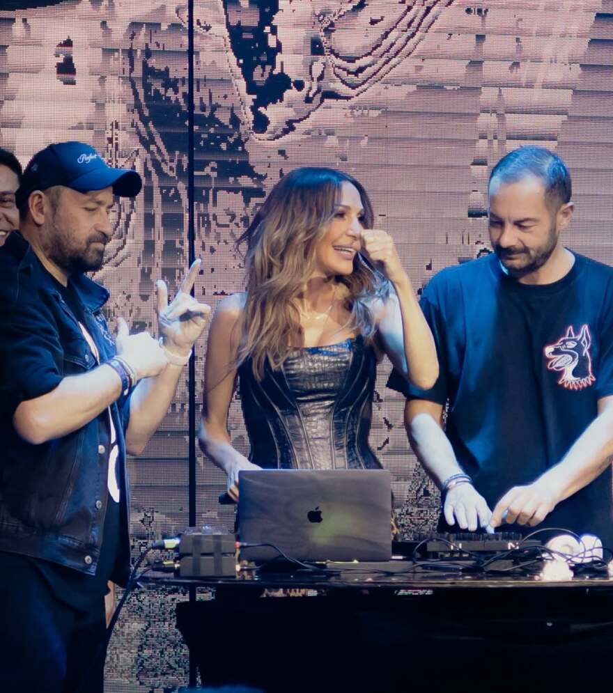 Η Δέσποινα Βανδή ανέβασε φωτογραφία μαζί με τα παιδιά της, Μελίνα και Γιώργο Νικολαΐδη