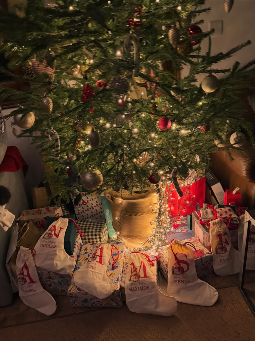 Η Κωνσταντίνα Ευρυπίδου ποζάρει αγκαλιά με τον Φίλιππο Μιχόπουλο