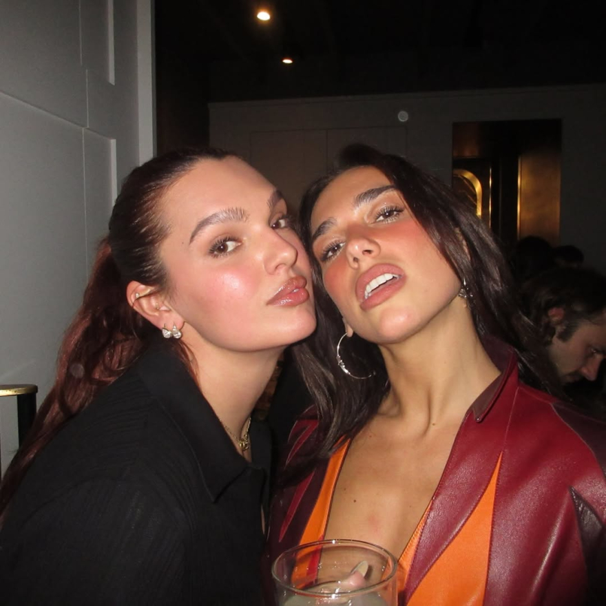 Σας ευχαριστώ που κάνατε την τελευταία μου χρονιά τόσο ξεχωριστή, γράφει η Ντούα Λίπα αγκαλιά με τον Κάλουμ Τέρνερ 