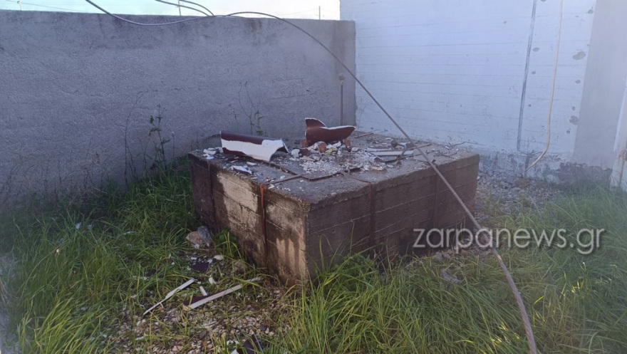 Δολιοφθορά ή ατύχημα; Έπεσε η κεραία της ΕΡΤ στη Σούδα Χανίων όταν κόπηκαν τα συρματόσχοινα που την στήριζαν - Δείτε φωτογραφίες
