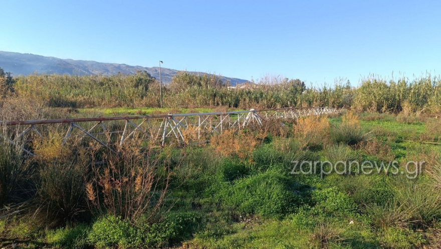 Δολιοφθορά ή ατύχημα; Έπεσε η κεραία της ΕΡΤ στη Σούδα Χανίων όταν κόπηκαν τα συρματόσχοινα που την στήριζαν - Δείτε φωτογραφίες
