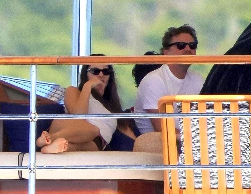 Ο Λεονάρντο Ντι Κάπριο και η Βιτόρια Σερέτι πέρασαν τις γιορτές στο σκάφος του Τζεφ Μπέζος