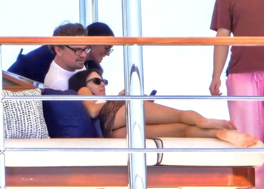 Ο Λεονάρντο Ντι Κάπριο και η Βιτόρια Σερέτι πέρασαν τις γιορτές στο σκάφος του Τζεφ Μπέζος