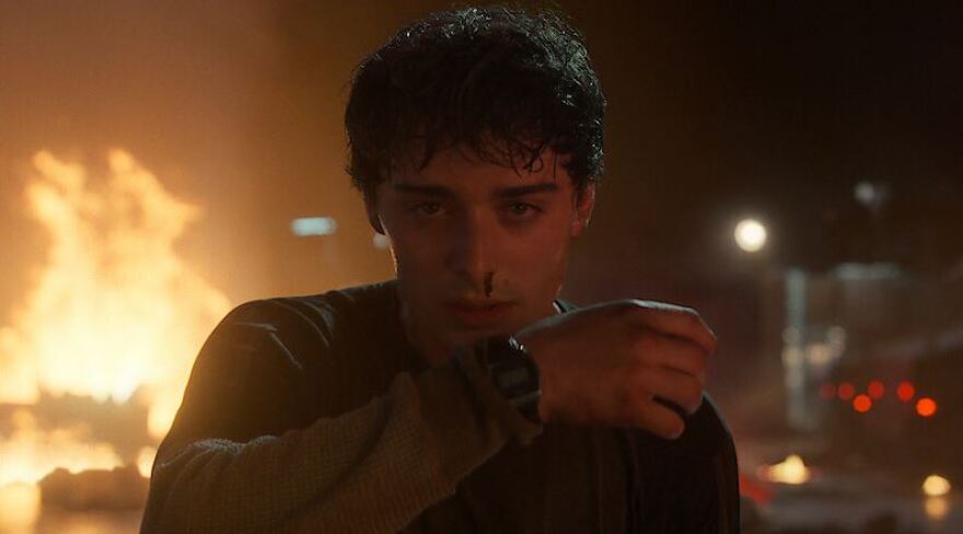 Οι δημιουργοί του Stranger Things δηλώνουν περήφανοι για τη σκηνή που ο Γουίλ αποκαλύπτει ότι είναι γκέι παρά τα αρνητικά σχόλια