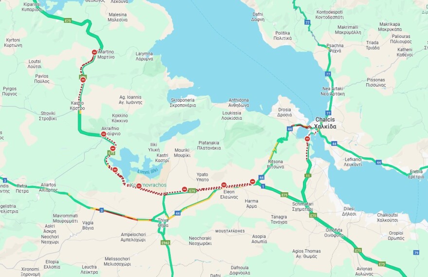 Ταλαιπωρία για τους οδηγούς στην Εθνική Οδό Αθηνών-Λαμίας: Οι αγρότες έκοψαν τον δρόμο στο ύψος της Θήβας