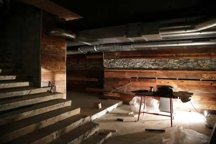 Οι φωτογραφίες που «καίνε» τους ιδιοκτήτες του μπαρ στο Κραν Μοντανά: Στο μικροσκόπιο για ανθρωποκτονία εξ αμελείας