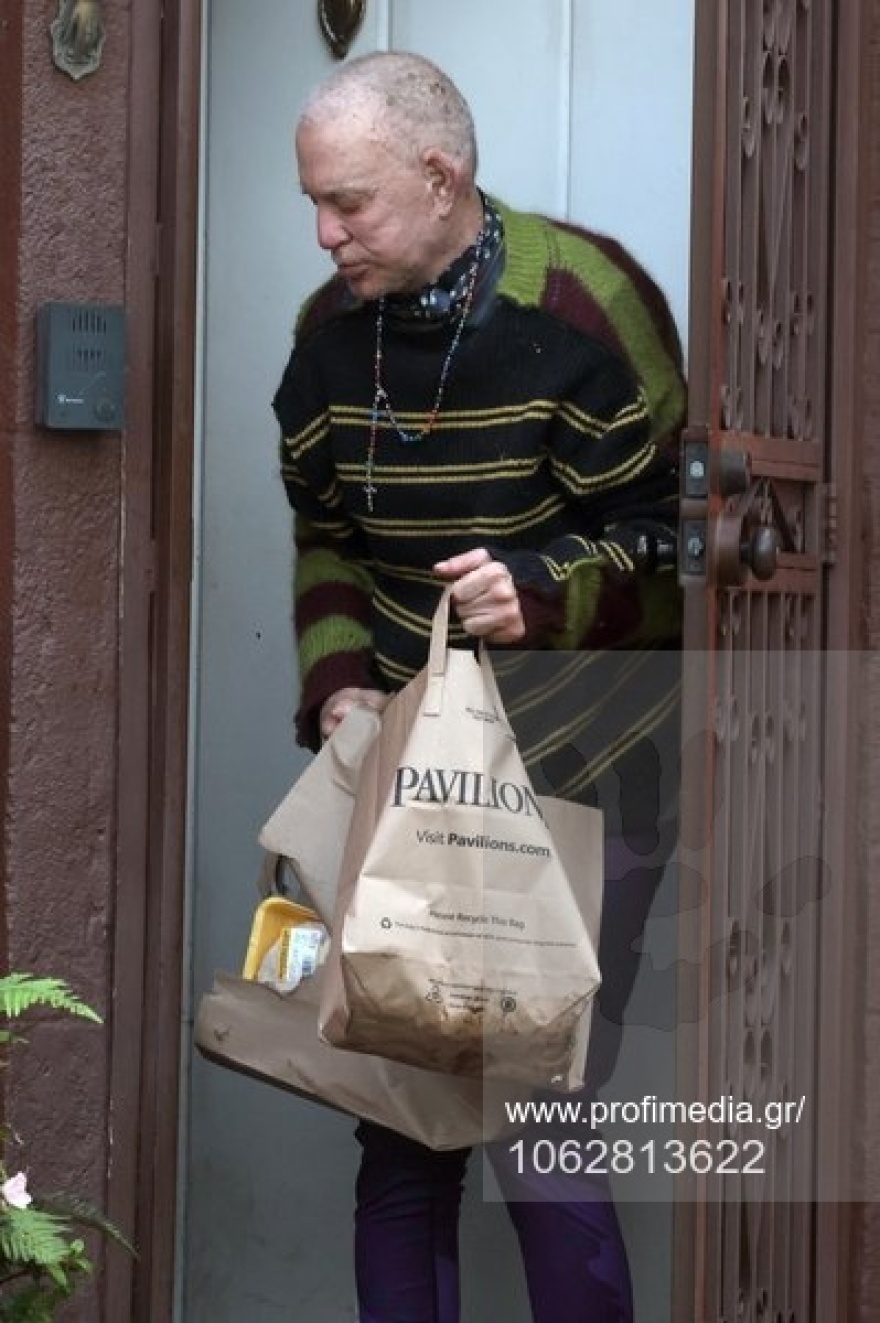 Αγνώριστος και αντιμέτωπος με έξωση ο Μίκι Ρουρκ, χρωστάει 60.000 δολάρια, δείτε φωτογραφίες