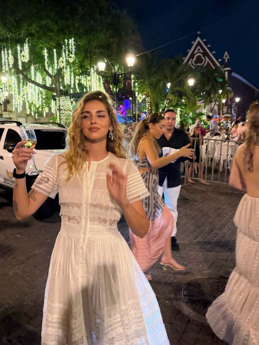 Η Κιάρα Φεράνι υποδέχτηκε το 2026 στην Κολομβία, δείτε φωτογραφίες