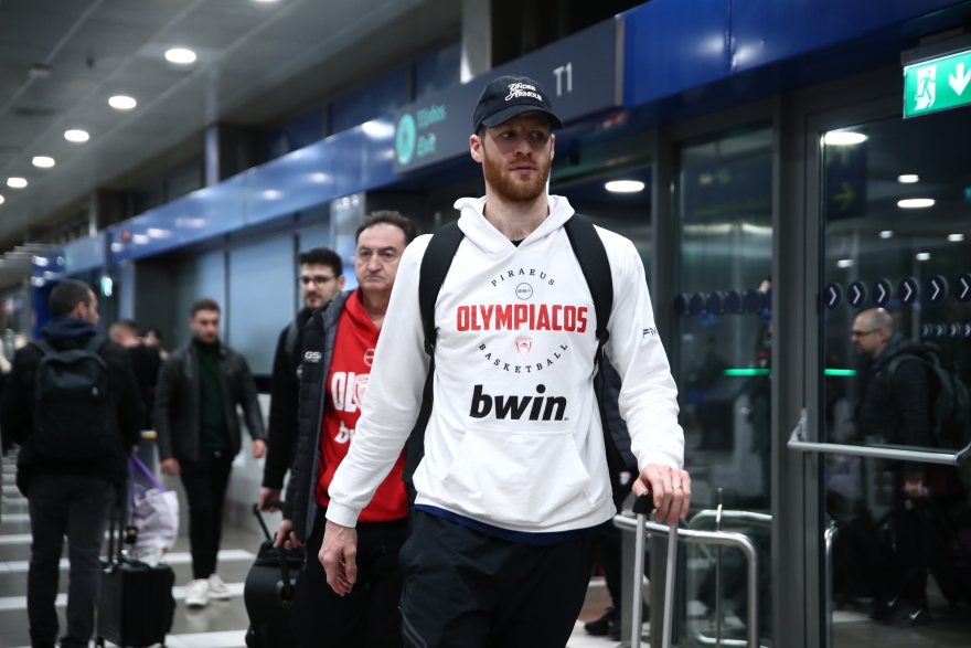 Ολυμπιακός: Πετάει κανονικά από τη Θεσσαλονίκη στην Κωνσταντινούπολη η ομάδα μπάσκετ, το φούτερ του Φουρνιέ που έκλεψε την παράσταση, φωτογραφίες 