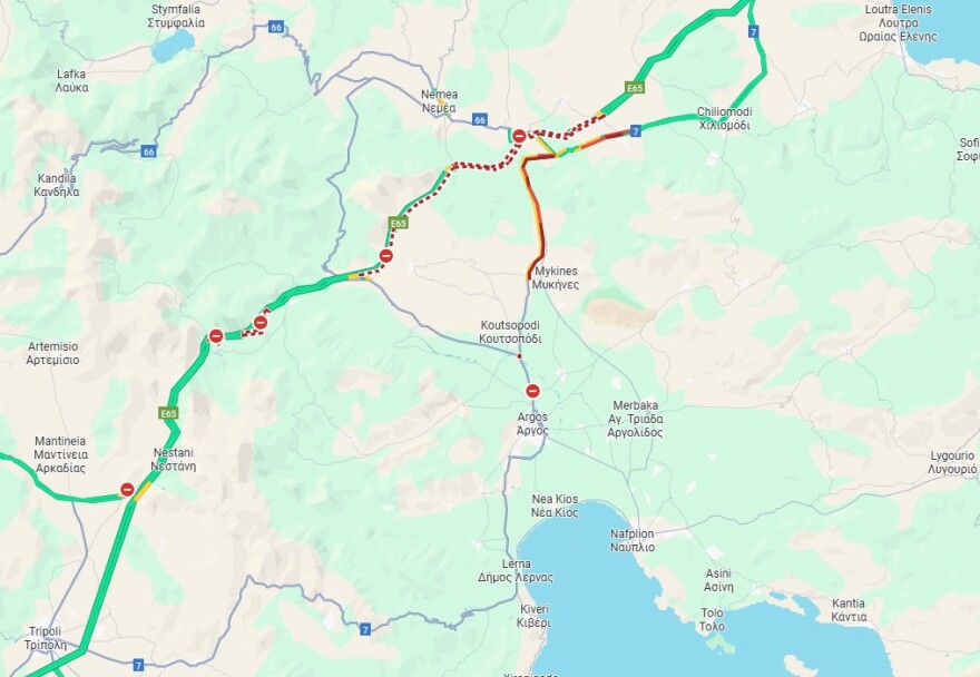 Συνεχίζεται η ταλαιπωρία για τους εκδρομείς που επιστρέφουν στην Αθήνα, «έμφραγμα» 12 χιλιομέτρων στην Αλίαρτο, βίντεο