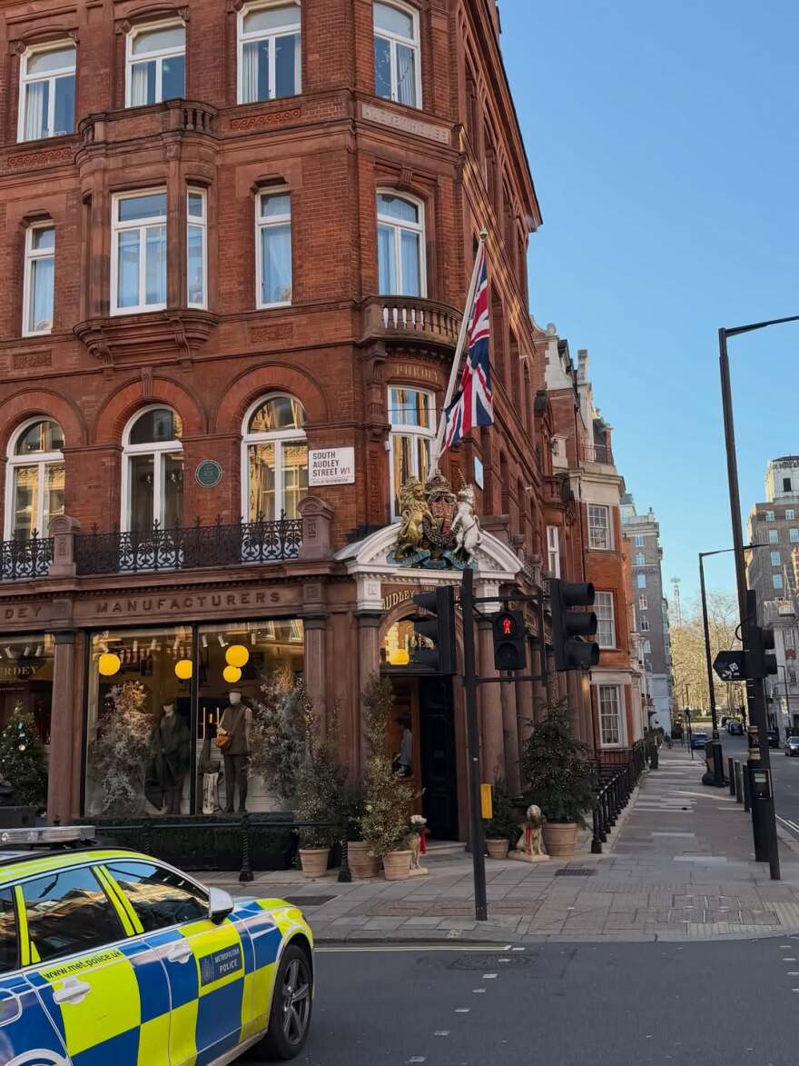 Η Κατερίνα Καινούργιου και ο Παναγιώτης Κουτσουμπής ταξίδεψαν στο Λονδίνο
