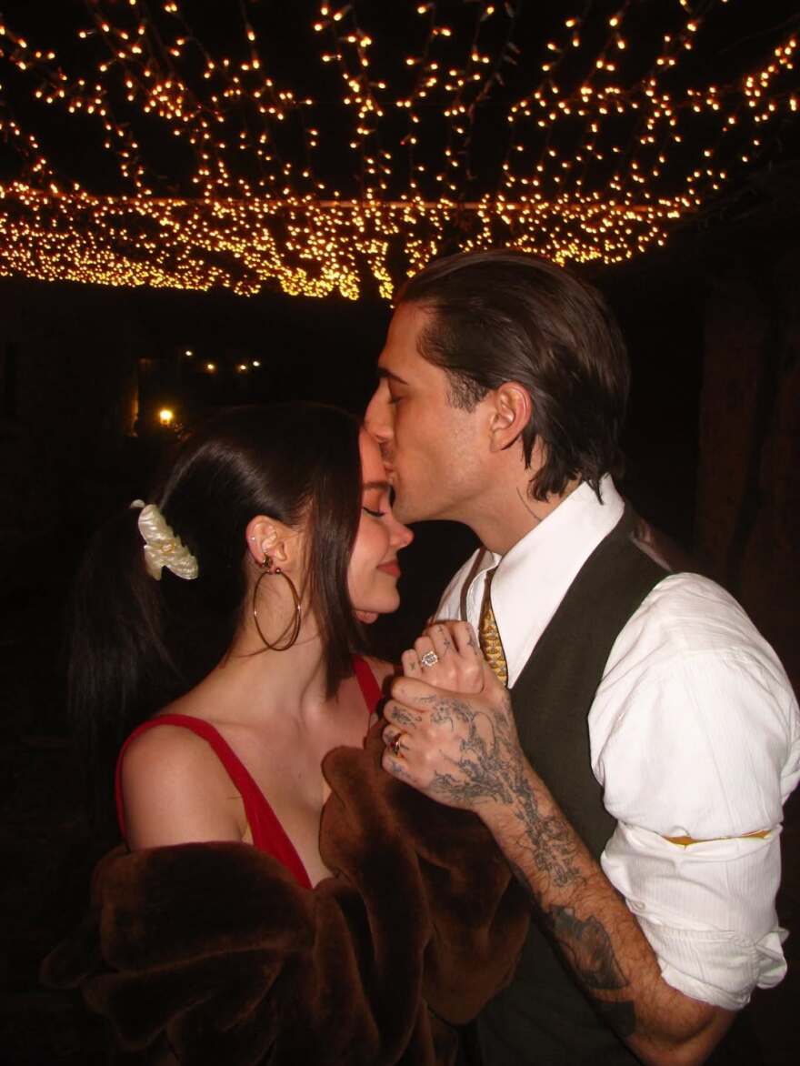 Ο Νταμιάνο Ντάβιντ και η Ντοβ Κάμερον ανακοίνωσαν τον αρραβώνα τους: «Θα είναι μια όμορφη χρονιά»