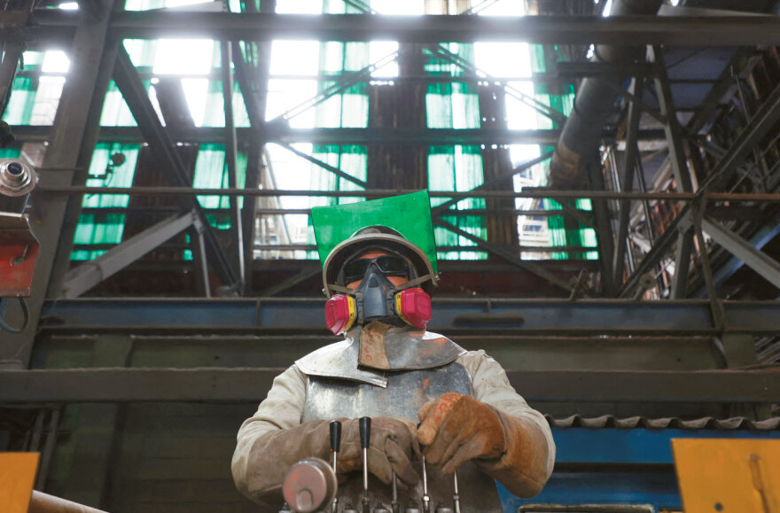 Glory days για τα τρία πολύτιμα μέταλλα: Γιατί χρυσός, ασήμι και χαλκός σπάνε όλα τα ιστορικά ρεκόρ, τι προβλέπουν οι επενδυτές