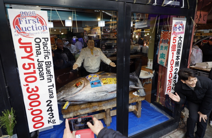 Τόνος πουλήθηκε σε τιμή ρεκόρ 2,7 εκατ. ευρώ στο Τόκιο - Δείτε φωτογραφίες