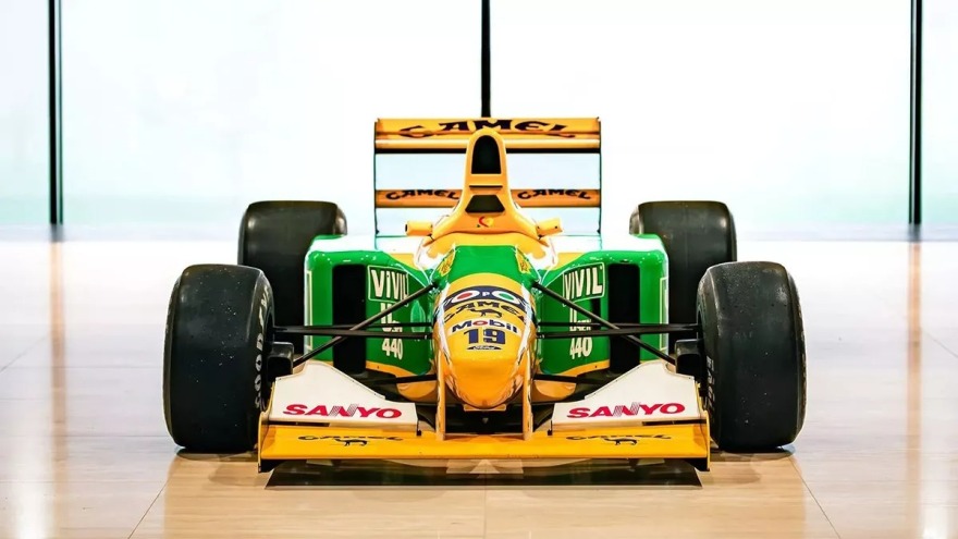 &Sigma;&epsilon; &delta;&eta;&mu;&omicron;&pi;&rho;&alpha;&sigma;ί&alpha; &eta; Benetton &tau;&omicron;&upsilon; &Sigma;&omicron;&upsilon;&mu;ά&chi;&epsilon;&rho;