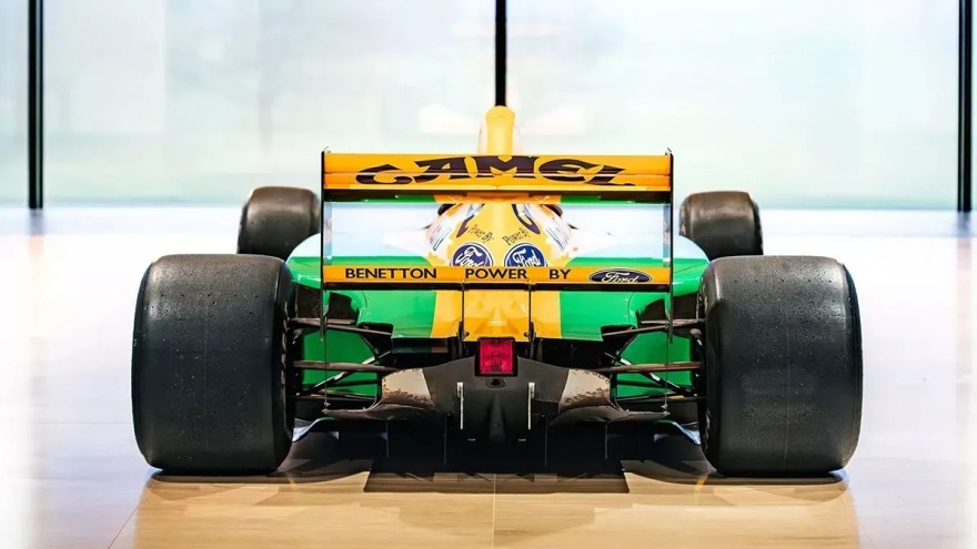 &Sigma;&epsilon; &delta;&eta;&mu;&omicron;&pi;&rho;&alpha;&sigma;ί&alpha; &eta; Benetton &tau;&omicron;&upsilon; &Sigma;&omicron;&upsilon;&mu;ά&chi;&epsilon;&rho;