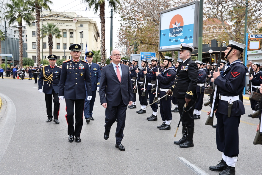 Δείτε βίντεο και φωτογραφίες από τα Θεοφάνια σε Αθήνα και Πειραιά