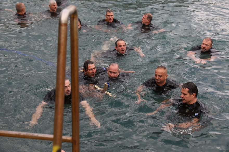 Δείτε βίντεο και φωτογραφίες από τα Θεοφάνια σε Αθήνα και Πειραιά