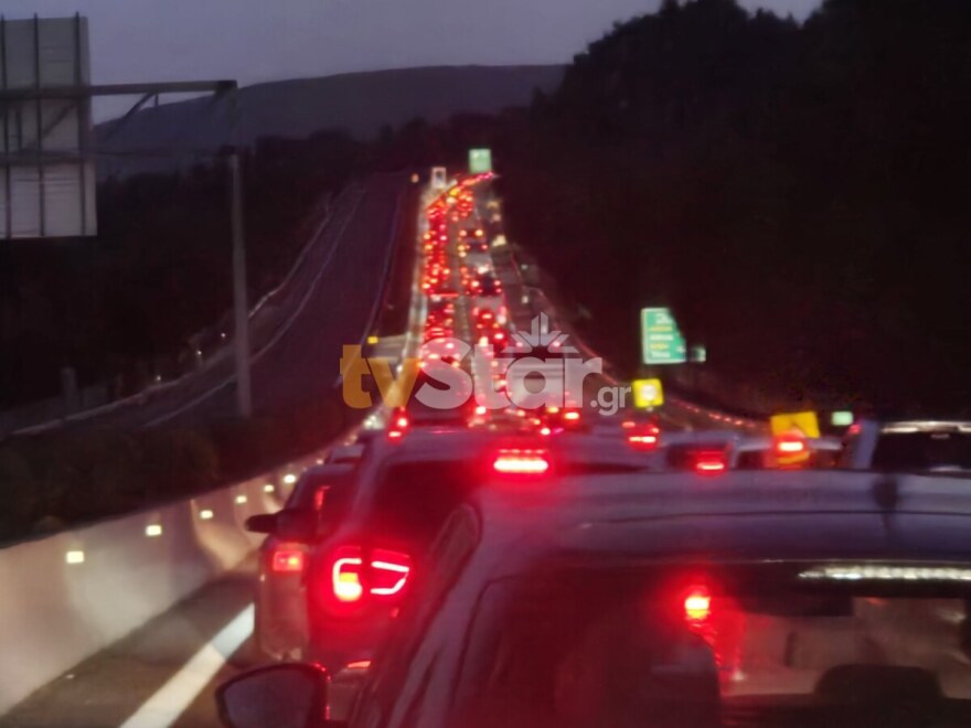 «Ασφυξία» στην Εθνική Οδό από τα μπλόκα: Ταλαιπωρία από Ριτσώνα μέχρι Μαρτίνο, αποκλεισμένοι δρόμοι σε Λάρισα, Τρίκαλα και Καρδίτσα
