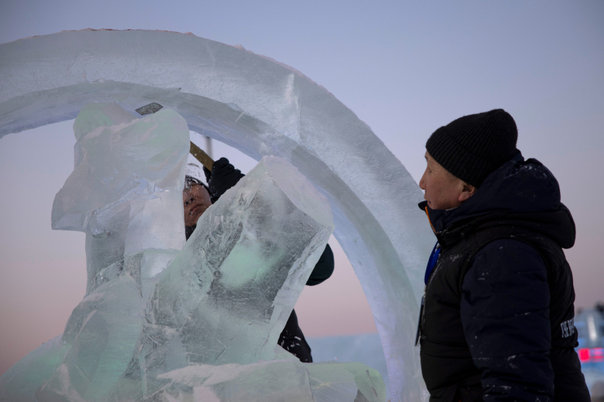 Εντυπωσιακές εικόνες γλυπτών από χιόνι και πάγο που μαγεύουν τους επισκέπτες έκθεσης στην Κίνα, βίντεο και φωτογραφίες