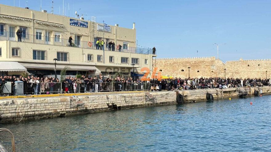 Αγιασμός των υδάτων στο Ηράκλειο: Έπιασαν αλλά… έσπασαν τον Τίμιο Σταυρό