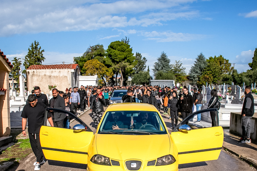 Θρήνος στο τελευταίο αντίο στον 30χρονο που έχασε τη ζωή του μετά τον άγριο ξυλοδαρμό στον Πάτρα