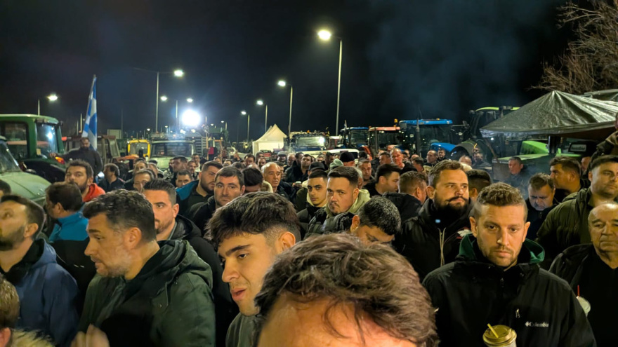 Τα μπλόκα Νίκαιας και Καρδίτσας «ζητούν  διάλογο» με τον πρωθυπουργό, αλλά προχωρούν σε κλιμάκωση με αποκλεισμούς από αύριο,  έτοιμοι για συνάντηση οι αγρότες στα Μάλγαρα