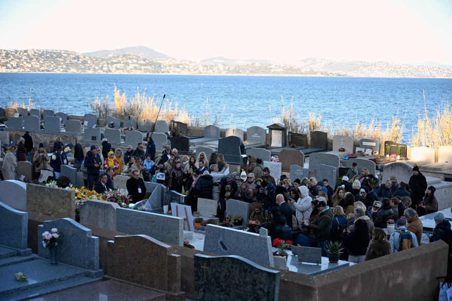 Σε οικογενειακό τάφο με θέα τη θάλασσα το τελευταίο αντίο στην Μπριζίτ Μπαρντό: Μείνε μαζί μου μέχρι να έρθω, είπε η 87χρονη αδερφή της ηθοποιού 