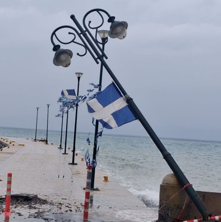 Κακοκαιρία στην Κω: Έπεσαν κολώνες φωτισμού από τους θυελλώδεις ανέμους, ζημιές και σε επιχειρήσεις 