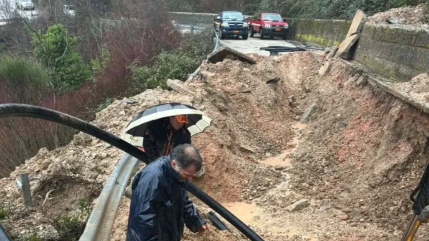Στη δίνη της κακοκαιρίας η δυτική Ελλάδα: Πλημμυρισμένοι δρόμοι και ανεμοστρόβιλοι