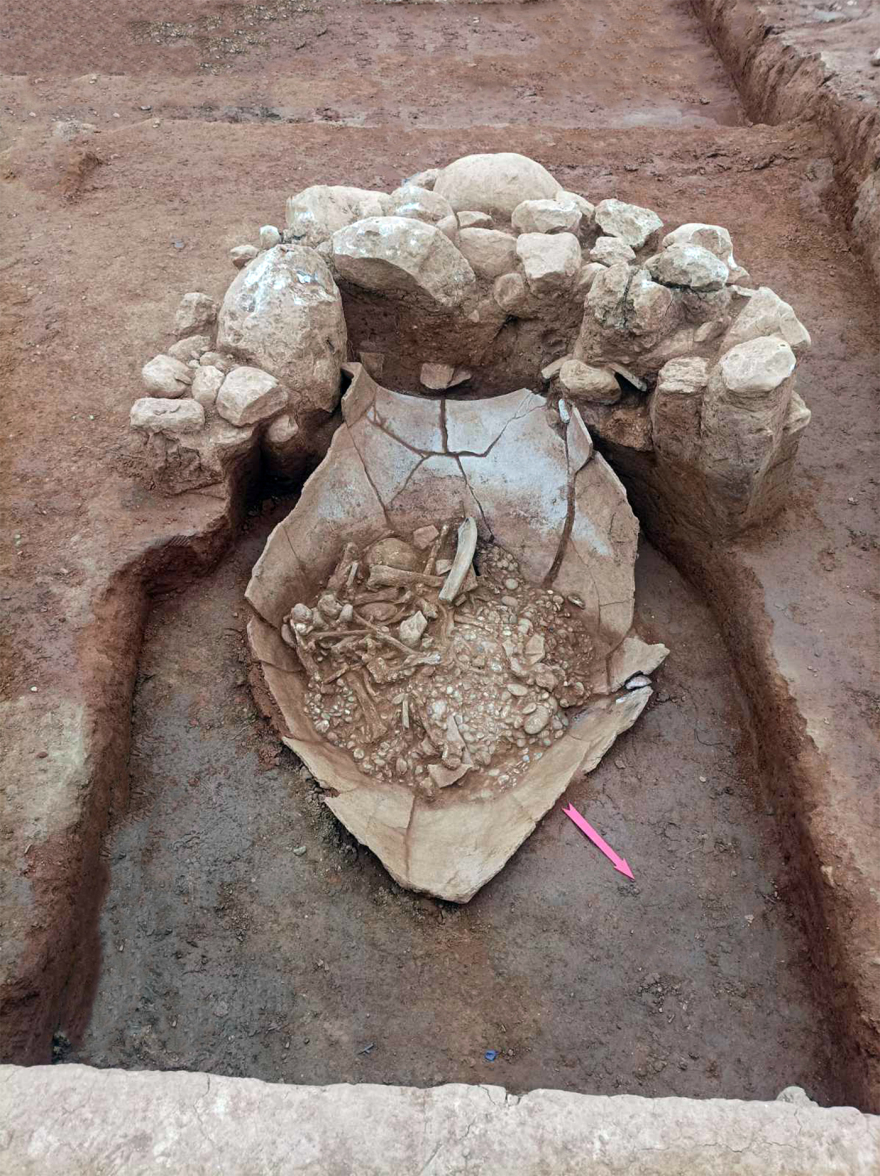 Σημαντικά αρχαιολογικά ευρήματα στη Ραφήνα  - Βρέθηκε ταφή και αγγείο από την Πρώιμη Εποχή του Χαλκού