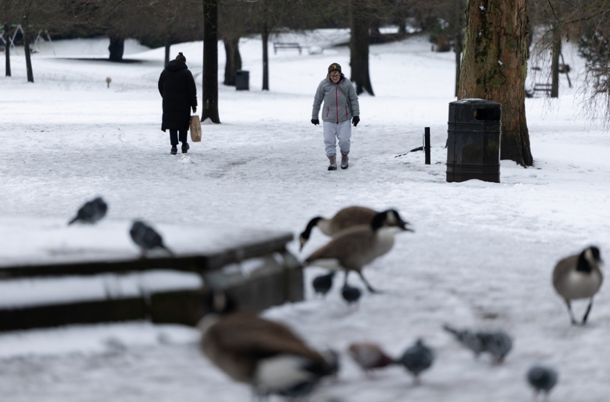 Χιονοκαταιγίδες, θυελλώδεις άνεμοι και πολικές θερμοκρασίες στην Ευρώπη: Ριπές 213 χλμ στη Μάγχη, -20 η θερμοκρασία στη Γερμανία