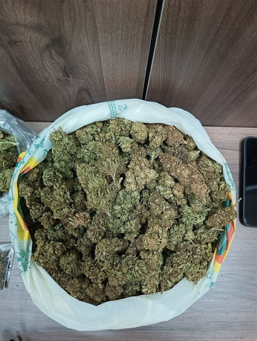 Συνελήφθησαν δύο άνδρες για μεγάλη ποσότητα ναρκωτικών και όπλα στο Ρέθυμνο