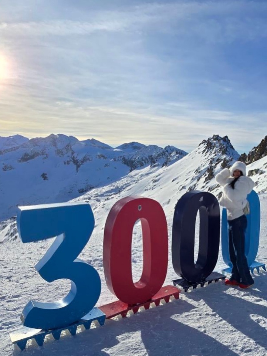 Η Μαρία Κορινθίου δημοσίευσε νέες φωτογραφίες από το ταξίδι με τον σύντροφό της στις ιταλικές Άλπεις: Στην κορυφή, γράφει
