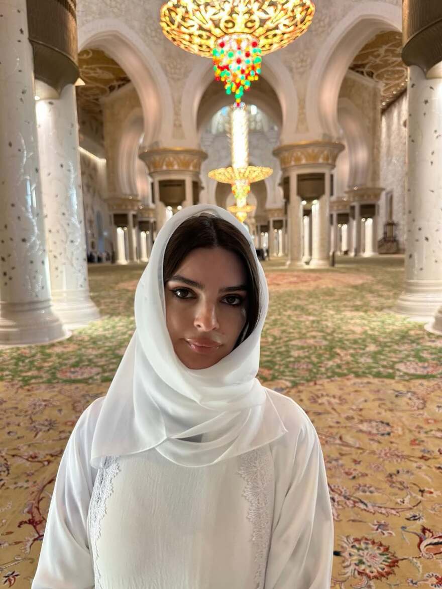 Η προκλητική ανάρτηση της Έμιλι Ραταϊκόφσκι: Twerking και χιτζάμπ για τον νέο δήμαρχο της Νέας Υόρκης