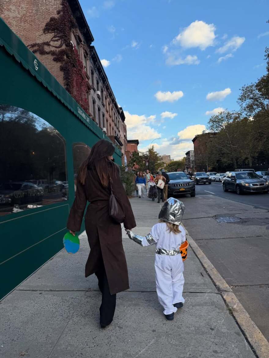 Η προκλητική ανάρτηση της Έμιλι Ραταϊκόφσκι: Twerking και χιτζάμπ για τον νέο δήμαρχο της Νέας Υόρκης