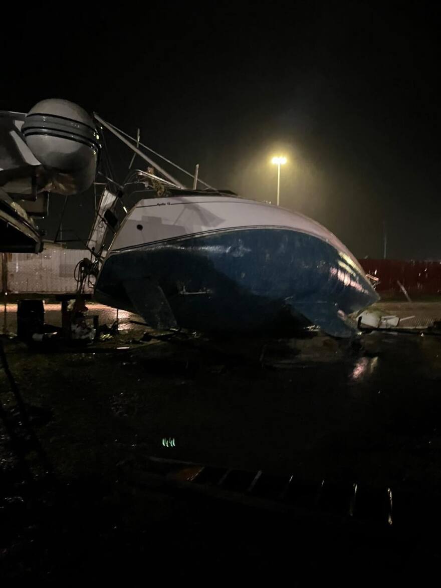 Μεγάλες ζημιές στην Αλεξανδρούπολη: Άνεμοι με ριπές 140 χιλιομέτρων χτύπησαν την πόλη, δείτε βίντεο