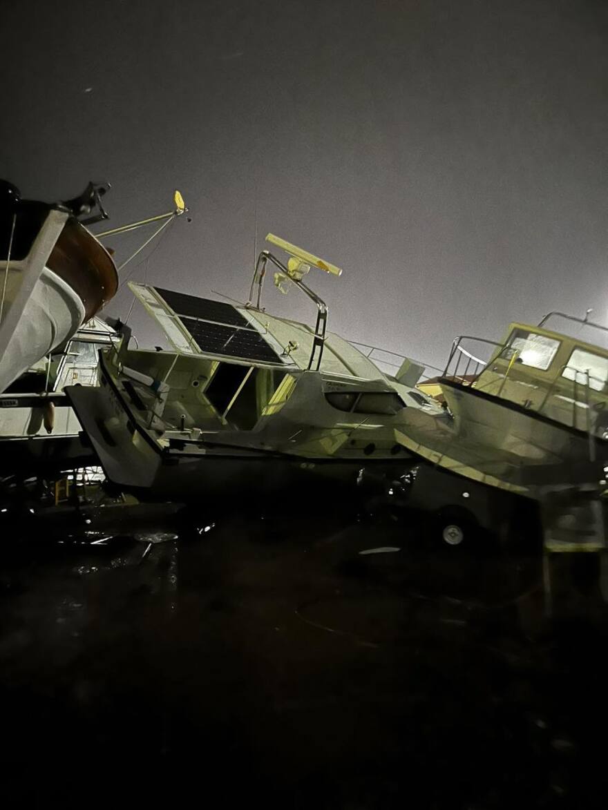 Μεγάλες ζημιές στην Αλεξανδρούπολη: Άνεμοι με ριπές 140 χιλιομέτρων χτύπησαν την πόλη, δείτε βίντεο