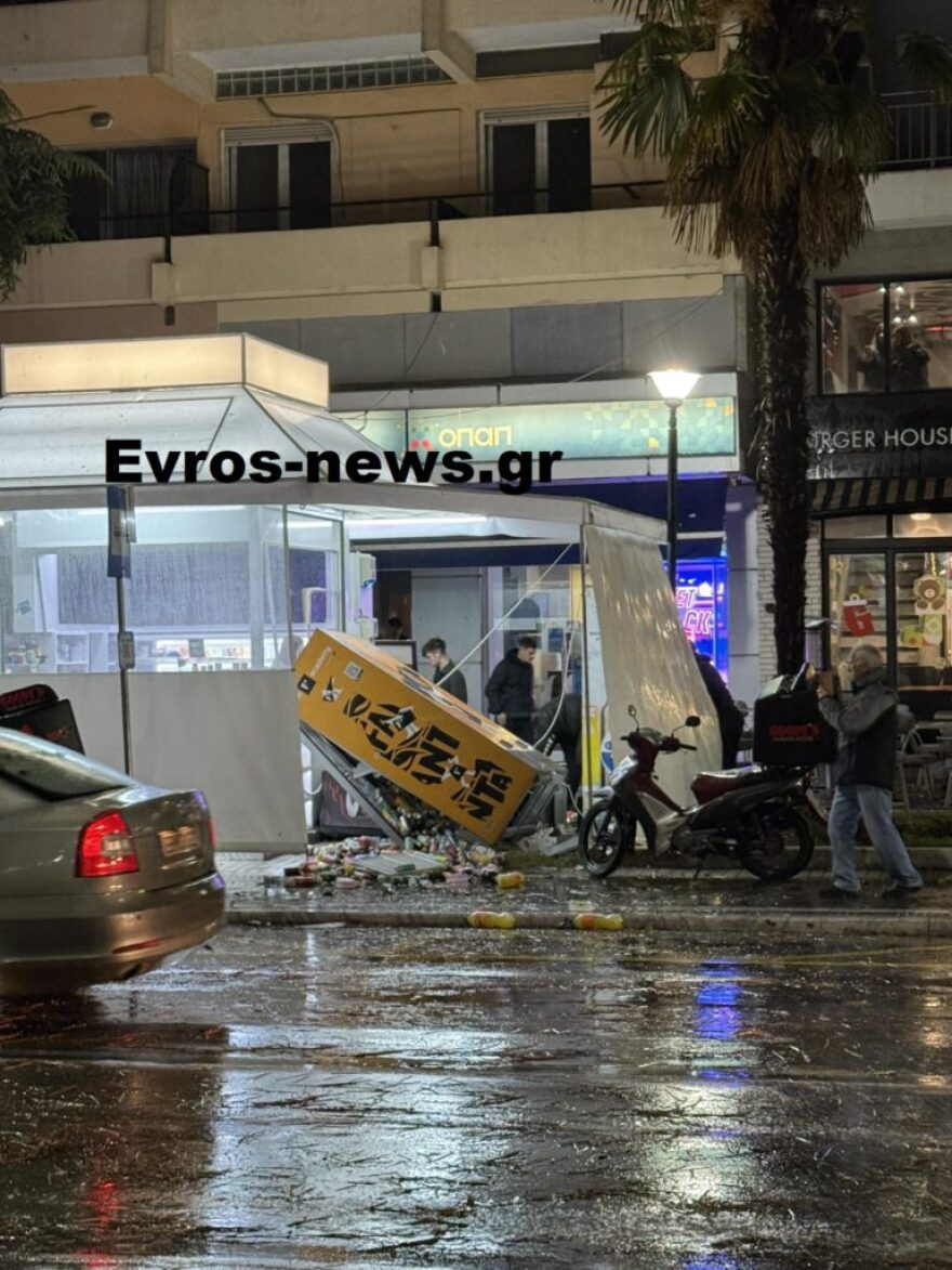 Μεγάλες ζημιές στην Αλεξανδρούπολη: Άνεμοι με ριπές 140 χιλιομέτρων χτύπησαν την πόλη, δείτε βίντεο