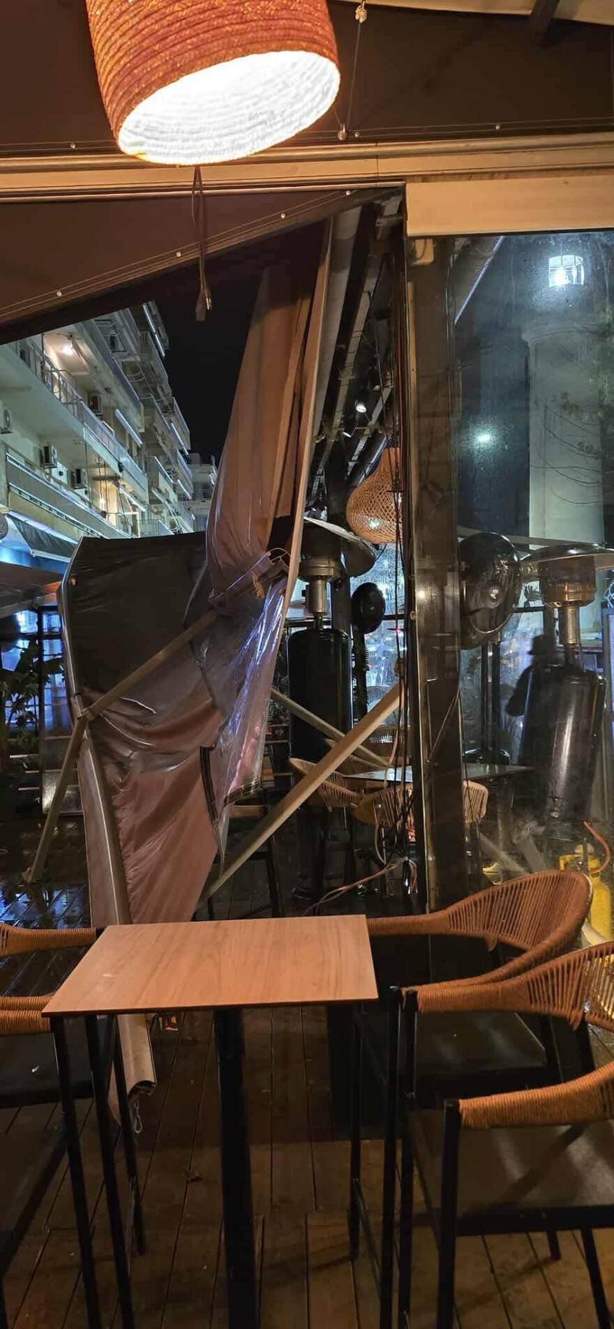 Μεγάλες ζημιές στην Αλεξανδρούπολη: Άνεμοι με ριπές 140 χιλιομέτρων χτύπησαν την πόλη, δείτε βίντεο