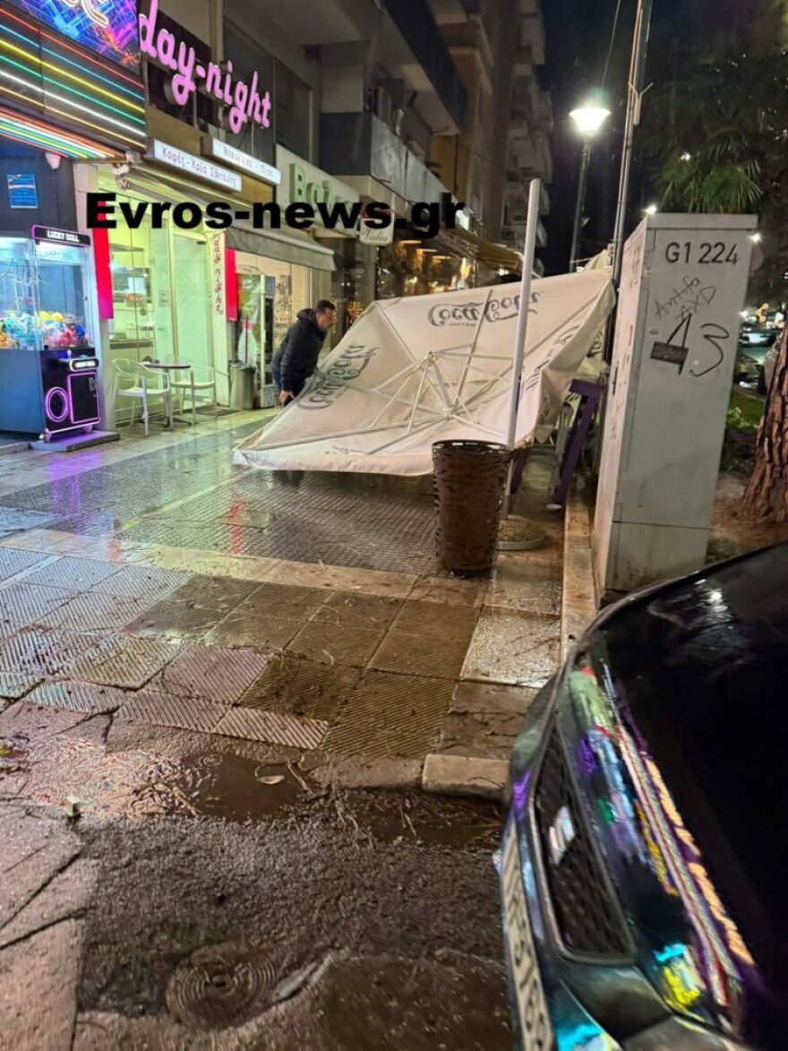 Μεγάλες ζημιές στην Αλεξανδρούπολη: Άνεμοι με ριπές 140 χιλιομέτρων χτύπησαν την πόλη, δείτε βίντεο