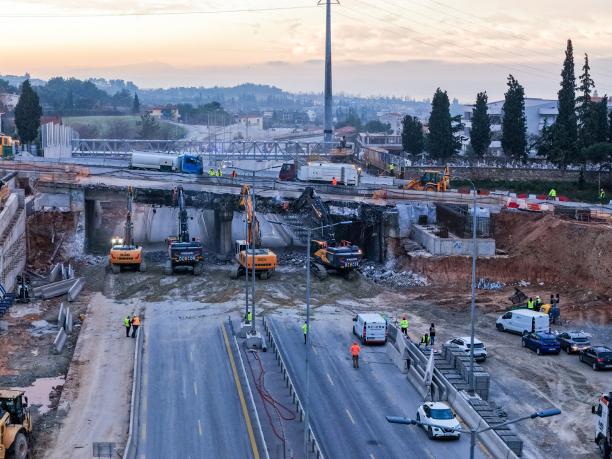 Κατεδαφίζεται η γέφυρα Πανοράματος στη Θεσσαλονίκη για το Flyover - Δείτε εντυπωσιακές εικόνες από drone