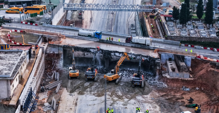 Κατεδαφίζεται η γέφυρα Πανοράματος στη Θεσσαλονίκη για το Flyover - Δείτε εντυπωσιακές εικόνες από drone