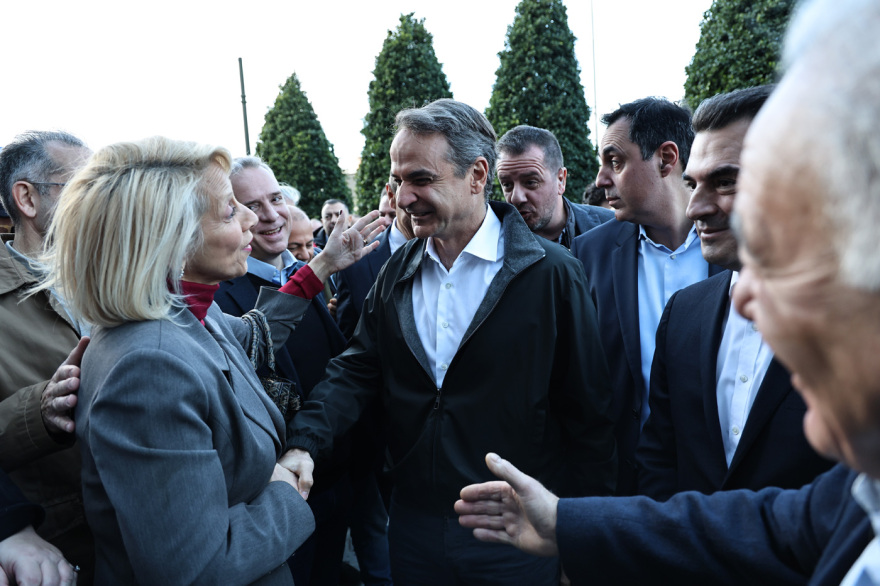 Ο Μητσοτάκης κόβει την πίτα στα γραφεία της ΝΔ, δείτε βίντεο και φωτογραφίες
