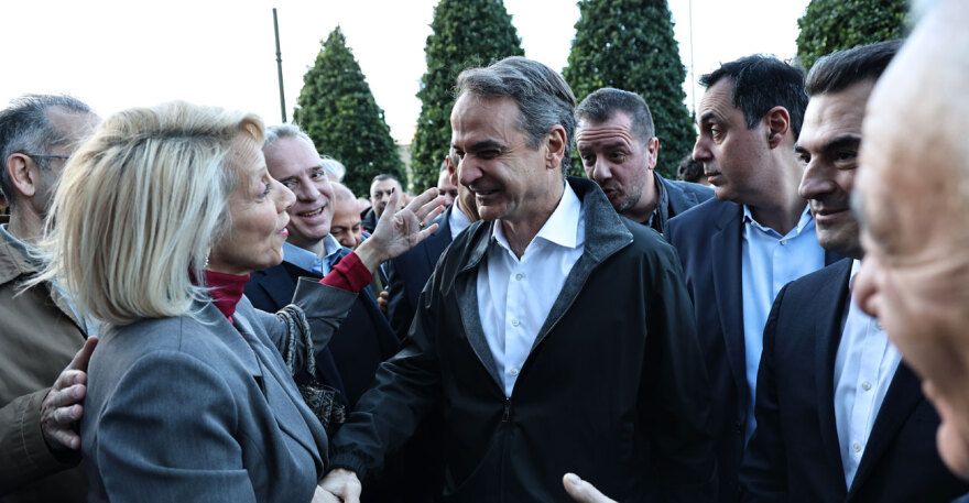 Ο Μητσοτάκης κόβει την πίτα στα γραφεία της ΝΔ, δείτε βίντεο και φωτογραφίες
